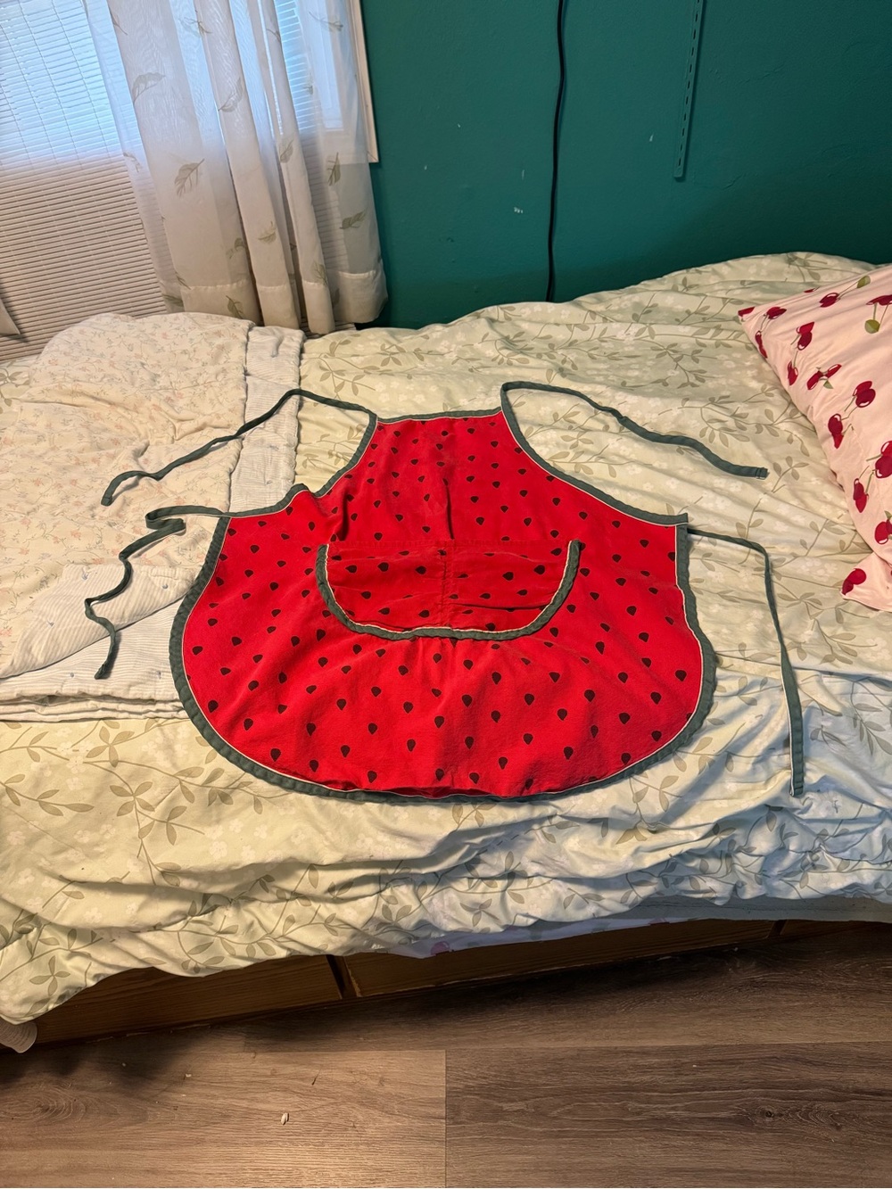 Vintage watermelon print apron- made in the USA, gently used…